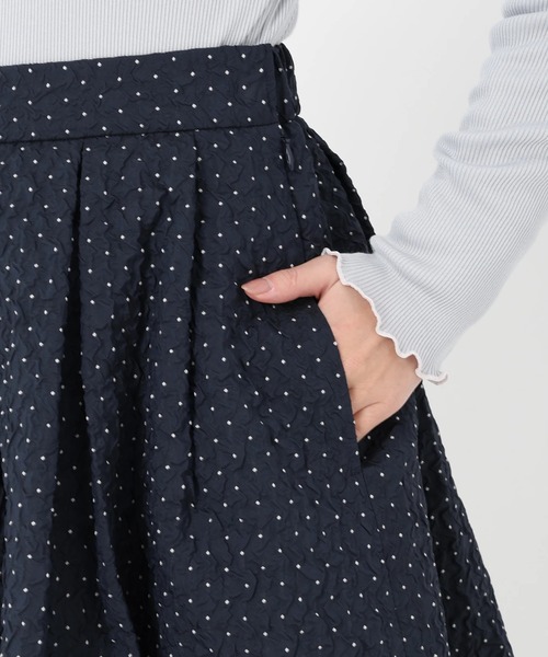 STRAWBERRY-FIELDS(ストロベリーフィールズ)の「リモンタドット_ドットJQタックスカート(スカート・レディース・ネイビー/ブラック・1/2)」の8枚目の写真