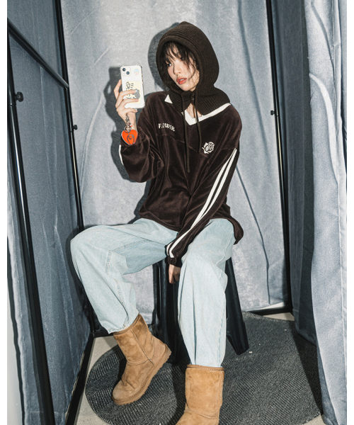 HAVISM(ヘビズム)の「OVERSIZE VELOUR V-NECK L/S TEE(BROWN)(ポロシャツ・レディース・その他・ONE SIZE)」の2枚目の写真