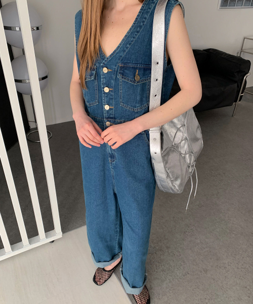 VASCARA(バスカラ)の「V Denim Jumpsuit (2colors)(つなぎ/オールインワン・レディース・スカイブルー/ダークブルー・FREE)」の13枚目の写真