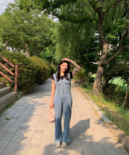 VASCARA(バスカラ)の「V Denim Jumpsuit (2colors)(つなぎ/オールインワン・レディース・スカイブルー/ダークブルー・FREE)」の9枚目の写真
