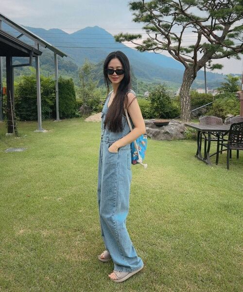 VASCARA(バスカラ)の「V Denim Jumpsuit (2colors)(つなぎ/オールインワン・レディース・スカイブルー/ダークブルー・FREE)」の5枚目の写真