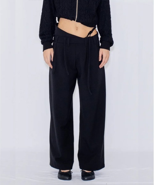 VIAVANDA(ヴィアヴァンダ)の「STRING WIDE TROUSERS(スラックス・レディース・ブラック/グレー・SMALL/MEDIUM)」の2枚目の写真