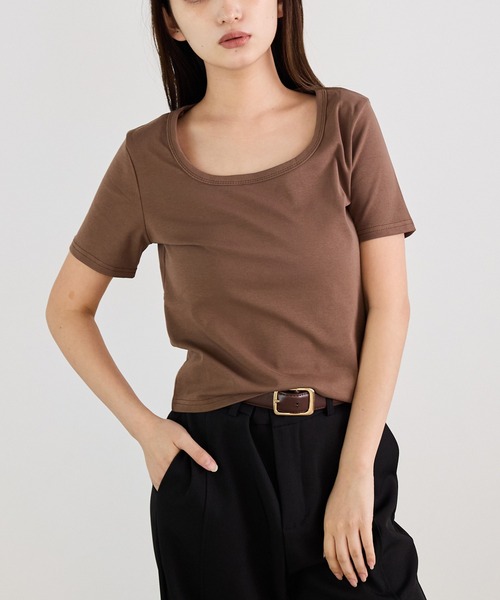 Siel(シエル)の「ミニマルデザイン スクエアネックカットソー(Tシャツ/カットソー・レディース・ピンク/ブラウン/ホワイト/ベージュ/ブラック/グレー・FREE)」の4枚目の写真