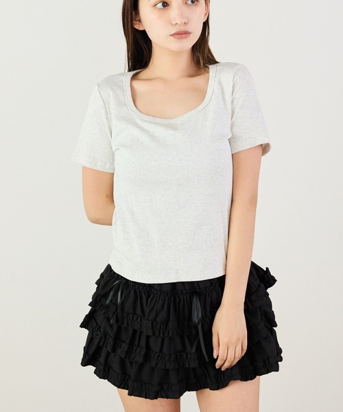 Siel(シエル)の「ミニマルデザイン スクエアネックカットソー(Tシャツ/カットソー・レディース・ピンク/ブラウン/ホワイト/ベージュ/ブラック/グレー・FREE)」の3枚目の写真