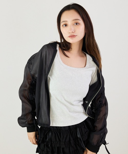 Siel(シエル)の「ミニマルデザイン スクエアネックカットソー(Tシャツ/カットソー・レディース・ピンク/ブラウン/ホワイト/ベージュ/ブラック/グレー・FREE)」の7枚目の写真