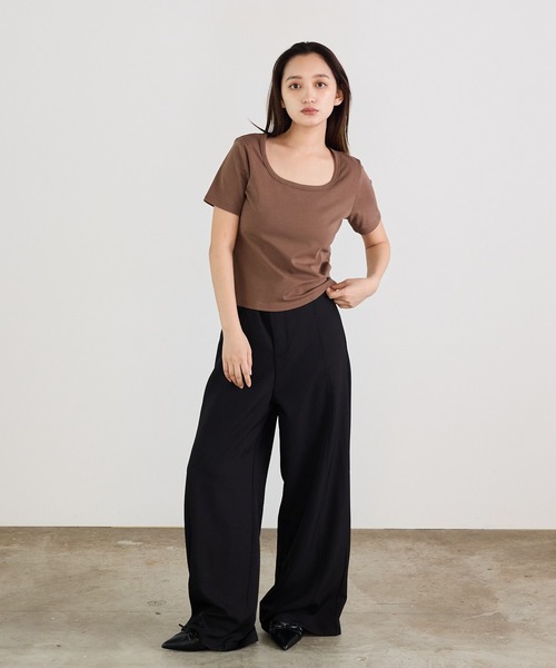 Siel(シエル)の「ミニマルデザイン スクエアネックカットソー(Tシャツ/カットソー・レディース・ピンク/ブラウン/ホワイト/ベージュ/ブラック/グレー・FREE)」の10枚目の写真