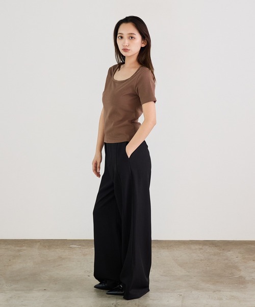 Siel(シエル)の「ミニマルデザイン スクエアネックカットソー(Tシャツ/カットソー・レディース・ピンク/ブラウン/ホワイト/ベージュ/ブラック/グレー・FREE)」の11枚目の写真