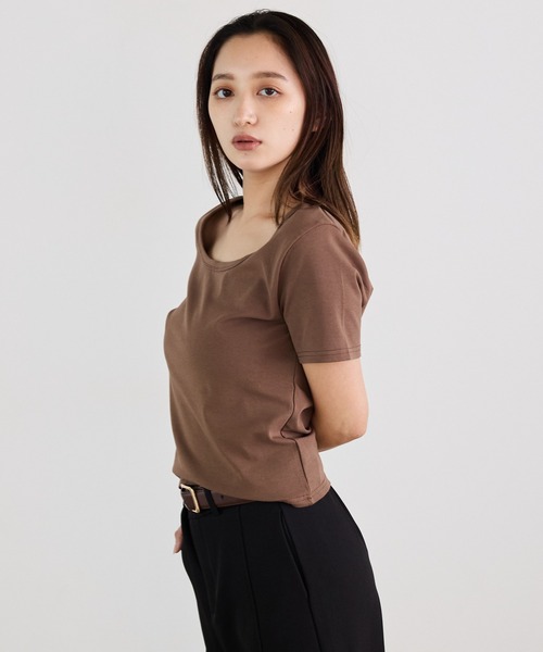 Siel(シエル)の「ミニマルデザイン スクエアネックカットソー(Tシャツ/カットソー・レディース・ピンク/ブラウン/ホワイト/ベージュ/ブラック/グレー・FREE)」の17枚目の写真