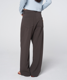 320SHOWROOM（320ショールーム）の「Four-Way Stretch Comfort Slacks Charcoal（スラックス）」