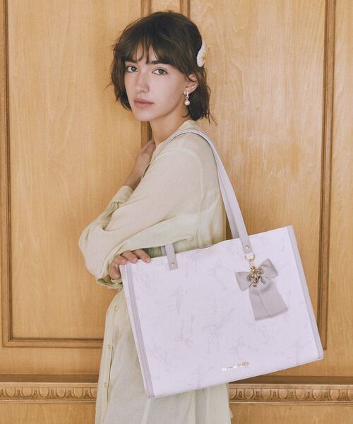 Maison de FLEUR(メゾンドフルール)の「すずらんプリントスクエアトートバッグ(トートバッグ・レディース・ブラック/ピンク系その他3/ブルー系その他7・FREE)」の7枚目の写真