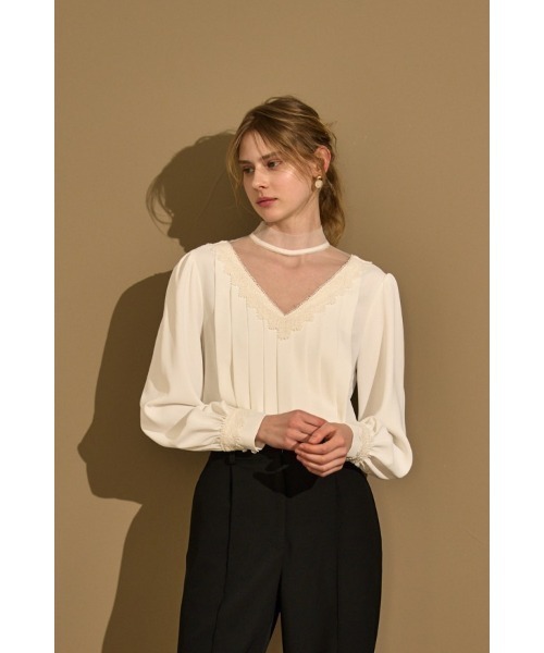 ERADIE（エラディエ）の「Sheer Tucked Blouse  シアー＆タックブラウス（シャツ/ブラウス・レディース・オフホワイト/ブラック/ベージュ・FREE）」の4枚目の写真