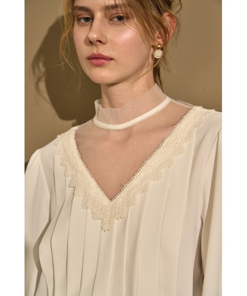 ERADIE（エラディエ）の「Sheer Tucked Blouse  シアー＆タックブラウス（シャツ/ブラウス・レディース・オフホワイト/ブラック/ベージュ・FREE）」の9枚目の写真