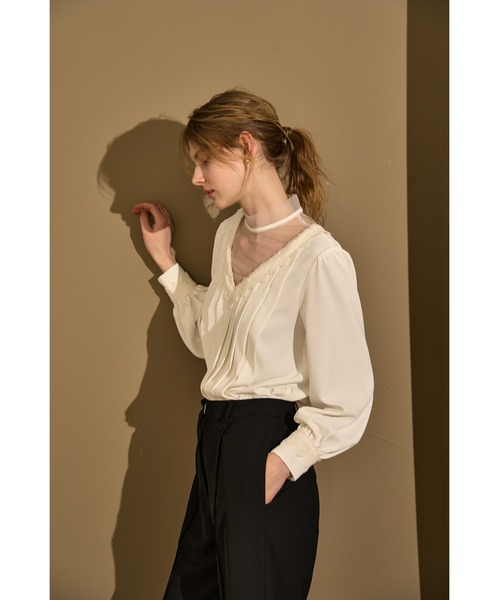 ERADIE（エラディエ）の「Sheer Tucked Blouse  シアー＆タックブラウス（シャツ/ブラウス・レディース・オフホワイト/ブラック/ベージュ・FREE）」の7枚目の写真
