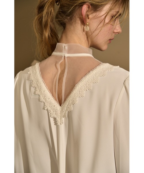 ERADIE（エラディエ）の「Sheer Tucked Blouse  シアー＆タックブラウス（シャツ/ブラウス・レディース・オフホワイト/ブラック/ベージュ・FREE）」の12枚目の写真