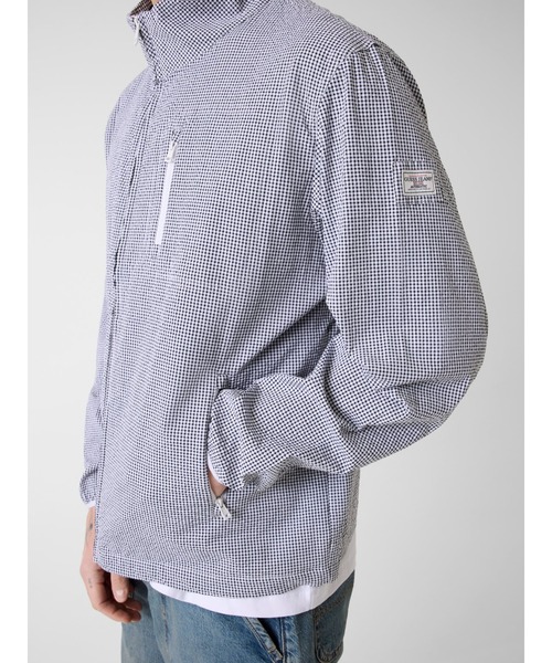 GUESS JEANS（ゲスジーンズ）の「GUESS JEANS Packable Jacket ジャケット ブルゾン（ブルゾン・メンズ・ホワイト×ブラック・SMALL/MEDIUM/LARGE/X-LARGE/XX-LARGE）」の3枚目の写真