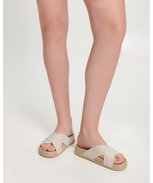 melissa(メリッサ)の「MELISSA COZY SLIDE II AD(サンダル・レディース・ブラウン/ベージュ/ブラック・35-36/37/39/38)」の9枚目の写真