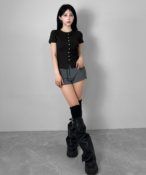 FOLLOWIN（フォロウィン）の「ボタンポイントサイドドレープトップス（Tシャツ/カットソー・レディース・グレー/ブラック・FREE）」の15枚目の写真
