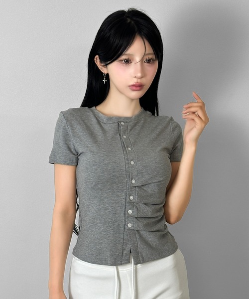 FOLLOWIN（フォロウィン）の「ボタンポイントサイドドレープトップス（Tシャツ/カットソー・レディース・グレー/ブラック・FREE）」の18枚目の写真