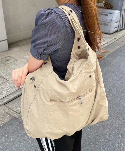 mebole(メボレ)の「ハトメデザインナイロントートバッグ(トートバッグ・レディース・ブラウン/ホワイト/ブルー/カーキ/ブラック/ネイビー/ベージュ・FREE)」の1枚目の写真
