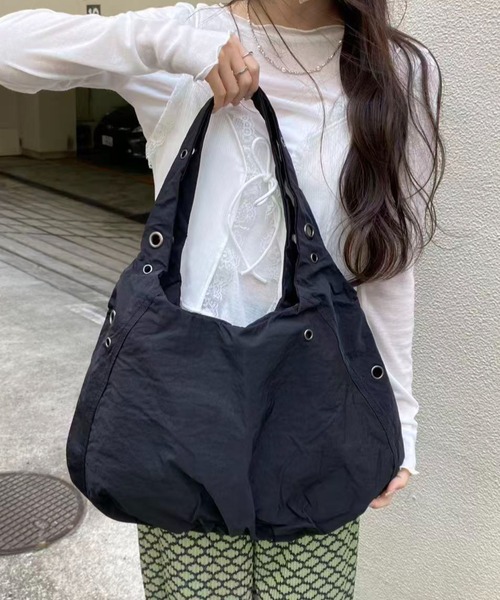 mebole(メボレ)の「ハトメデザインナイロントートバッグ(トートバッグ・レディース・ブラウン/ホワイト/ブルー/カーキ/ブラック/ネイビー/ベージュ・FREE)」の3枚目の写真