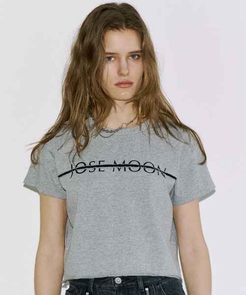 JOSE MOON(ジョゼムーン)の「MINIMUM LOGO TSHIRT/ミニマムロゴTシャツ(Tシャツ/カットソー・レディース・ホワイト/グレー/ブラック・FREE)」の4枚目の写真