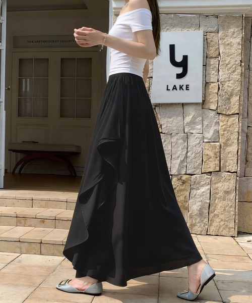 AMAJI(アマジ)の「ウエストゴム シフォン ドレープ ラッフルヘム アシンメトリー ロングスカート(スカート・レディース・ブラック/ホワイト・X-LARGE/LARGE/MEDIUM/SMALL)」の5枚目の写真