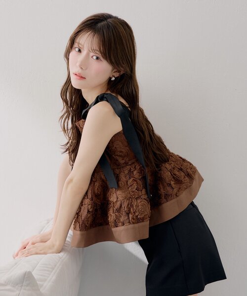 Chico(チコ)の「【SALON by Chico】肩リボン3Dローズペプラムブラウス(シャツ/ブラウス・レディース・アイボリー/ブラック/ブラウン・FREE)」の11枚目の写真
