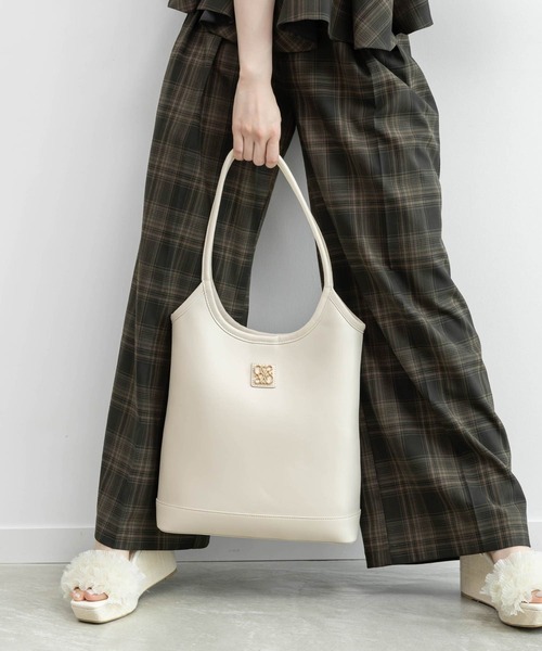 RANDA(ランダ)の「【A4対応】ロングハンドルモノグラムトートバッグ(トートバッグ・レディース・アイボリー/ブラック/ブラウン・FREE)」の2枚目の写真