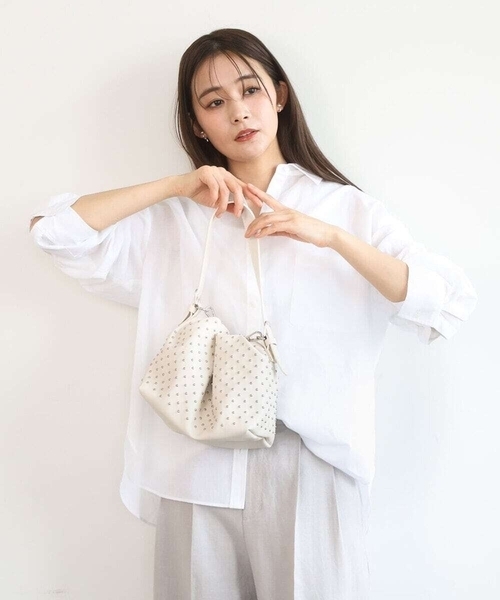 MK MICHEL KLEIN(エムケーミッシェルクラン)の「スタッズデザイン巾着風2wayバッグ(ショルダーバッグ・レディース・クリーム/アイボリー/ブラック・38)」の13枚目の写真
