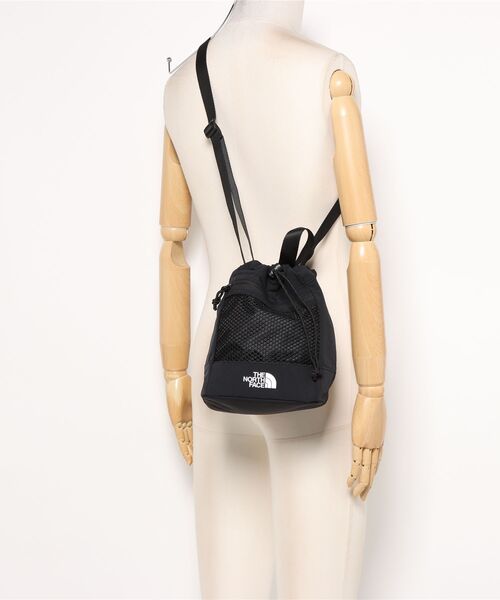 THE NORTH FACE(ザノースフェイス)の「【THE NORTH FACE】LINDEN MESH BUCKET BAG MINI(ショルダーバッグ・レディース・ブラック・FREE)」の16枚目の写真