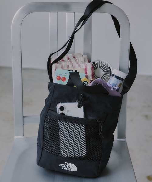 THE NORTH FACE(ザノースフェイス)の「【THE NORTH FACE】LINDEN MESH BUCKET BAG MINI(ショルダーバッグ・レディース・ブラック・FREE)」の2枚目の写真