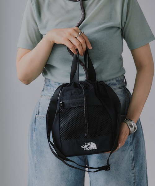 THE NORTH FACE(ザノースフェイス)の「【THE NORTH FACE】LINDEN MESH BUCKET BAG MINI(ショルダーバッグ・レディース・ブラック・FREE)」の9枚目の写真
