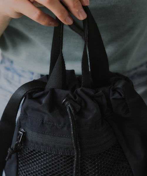 THE NORTH FACE(ザノースフェイス)の「【THE NORTH FACE】LINDEN MESH BUCKET BAG MINI(ショルダーバッグ・レディース・ブラック・FREE)」の5枚目の写真