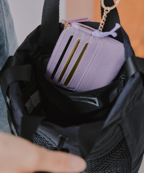 THE NORTH FACE(ザノースフェイス)の「【THE NORTH FACE】LINDEN MESH BUCKET BAG MINI(ショルダーバッグ・レディース・ブラック・FREE)」の7枚目の写真