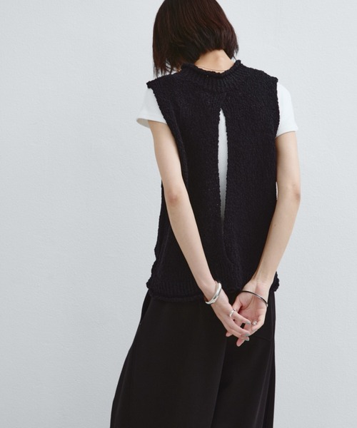 ANF.MUU(アンフムー)の「バックスリットスリーブレスニット(ニット/セーター・レディース・ブラック/ホワイト/ブラウン・FREE)」の4枚目の写真