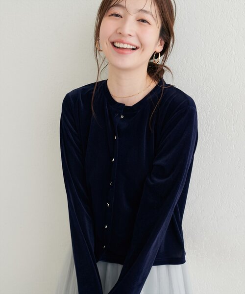 natural couture（ナチュラルクチュール）の「クルーネックベロアカーデ（カーディガン/ボレロ・レディース・ピンク/ブラック/チャコールグレー/ブラウン/ネイビー/アイボリー/グレイッシュベージュ・FREE）」の6枚目の写真