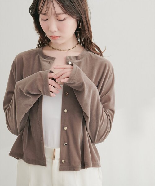 natural couture（ナチュラルクチュール）の「クルーネックベロアカーデ（カーディガン/ボレロ・レディース・ピンク/ブラック/チャコールグレー/ブラウン/ネイビー/アイボリー/グレイッシュベージュ・FREE）」の12枚目の写真