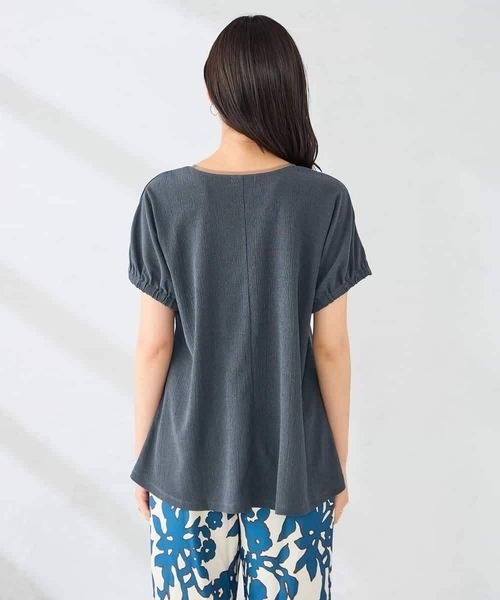 a.v.v(アーヴェヴェ)の「楊柳ゆったりチュニック(Tシャツ/カットソー・レディース・グリーン/オレンジ/チャコールグレー/アイボリー・38/36/40)」の6枚目の写真
