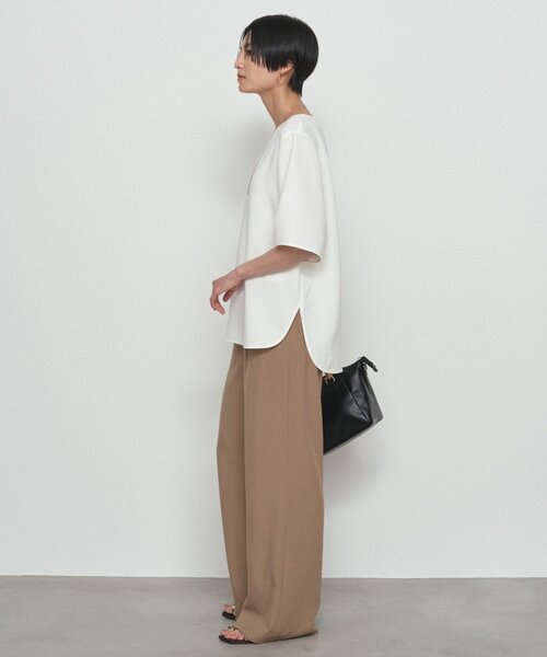 LOUNGEDRESS（ラウンジドレス）の「《気楽に着られて上品に決まる/体型カバー》Tブラウス（シャツ/ブラウス・レディース・ブラック/オフホワイト・FREE）」の21枚目の写真