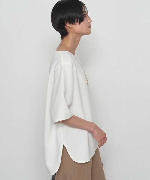LOUNGEDRESS（ラウンジドレス）の「《気楽に着られて上品に決まる/体型カバー》Tブラウス（シャツ/ブラウス・レディース・ブラック/オフホワイト・FREE）」の17枚目の写真