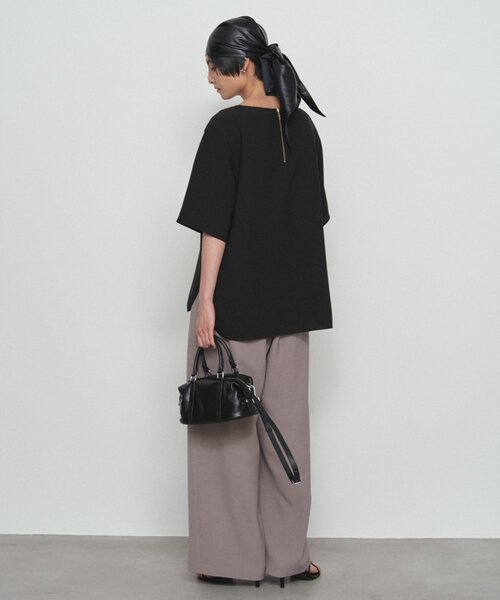 LOUNGEDRESS（ラウンジドレス）の「《気楽に着られて上品に決まる/体型カバー》Tブラウス（シャツ/ブラウス・レディース・ブラック/オフホワイト・FREE）」の3枚目の写真