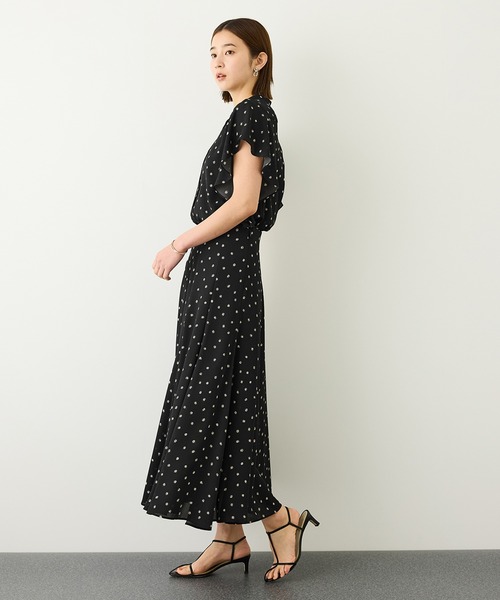ROPE'(ロペ)の「【DEVEAUX(デヴォー)】ドットケープブラウス/セットアップ対応・イージーケア(シャツ/ブラウス・レディース・ブラック系その他・FREE)」の3枚目の写真