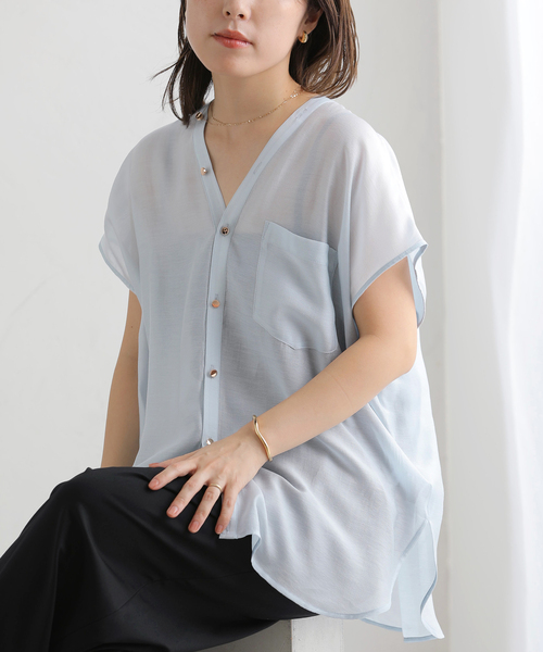 La TOTALITE(ラトータリテ)の「【洗える】Vネックシアーハーフスリーブシャツ(シャツ/ブラウス・レディース・ブラウン/ブルー/イエロー・FREE)」の15枚目の写真