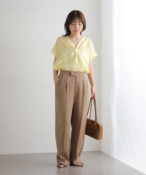 La TOTALITE(ラトータリテ)の「【洗える】Vネックシアーハーフスリーブシャツ(シャツ/ブラウス・レディース・ブラウン/ブルー/イエロー・FREE)」の16枚目の写真