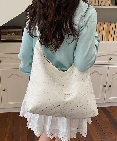 GEMEDA(ジェメダ)の「かわいい星の総柄ショルダーバッグ(ショルダーバッグ・レディース・アイボリー/イエロー/ライトブルー/ブラック・F)」の16枚目の写真