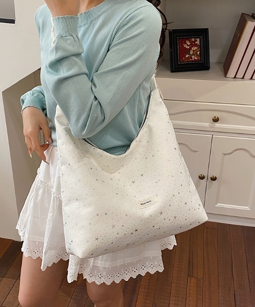 GEMEDA(ジェメダ)の「かわいい星の総柄ショルダーバッグ(ショルダーバッグ・レディース・アイボリー/イエロー/ライトブルー/ブラック・F)」の17枚目の写真