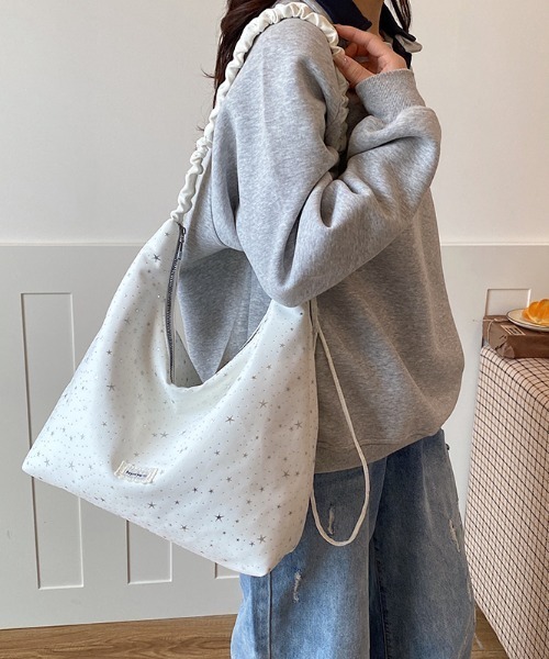 GEMEDA(ジェメダ)の「かわいい星の総柄ショルダーバッグ(ショルダーバッグ・レディース・アイボリー/イエロー/ライトブルー/ブラック・F)」の18枚目の写真