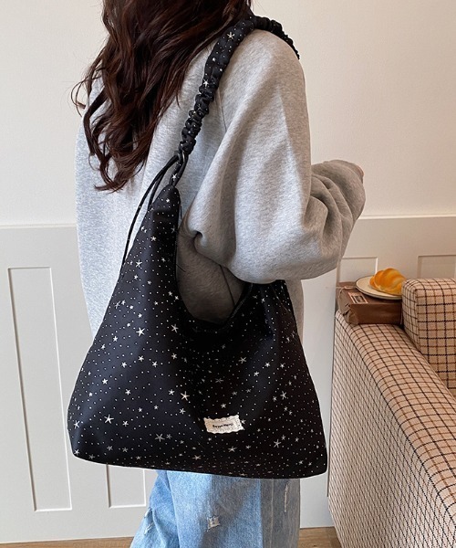 GEMEDA(ジェメダ)の「かわいい星の総柄ショルダーバッグ(ショルダーバッグ・レディース・アイボリー/イエロー/ライトブルー/ブラック・F)」の21枚目の写真