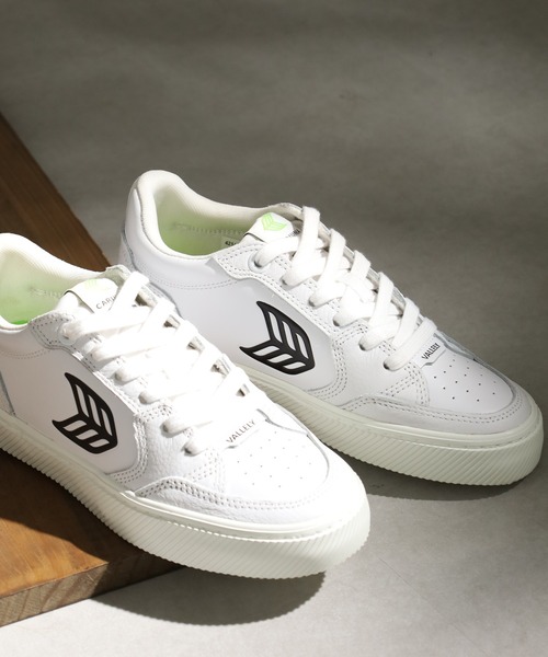 CARIUMA(カリウマ)の「VALLELY Leather Logo Sneaker バレリー レザー ロゴ スニーカー(スニーカー・メンズ・ホワイト系その他/ホワイト×ブラック・US-6/US-8h/US-9/US-7/US-6h/US-5h/US8/US8.5)」の2枚目の写真