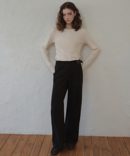 OURNOSTALGIA(アワー ノスタルジア)の「Bizo Buckle Cotton Pants_Black(O26PT01)(その他パンツ・レディース・ブラック・MEDIUM/SMALL)」の2枚目の写真